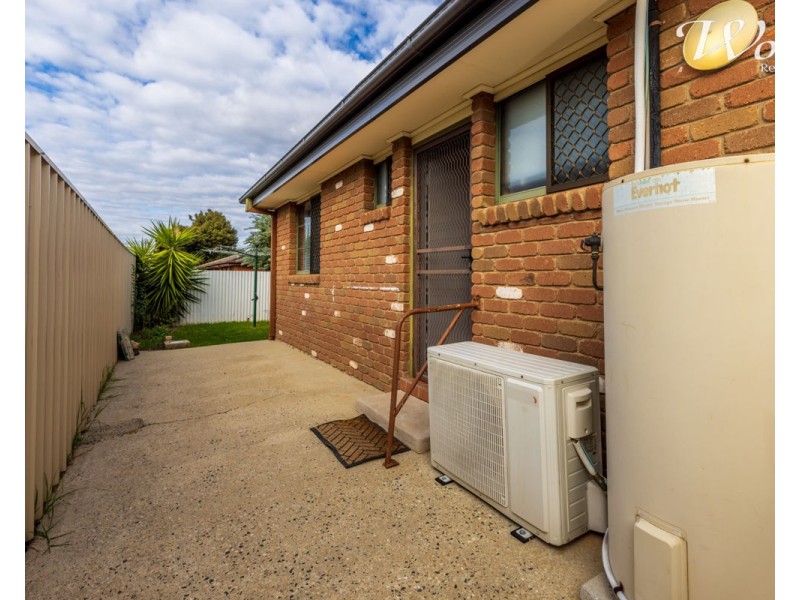 4/398 Kotthoff St, Lavington NSW 2641