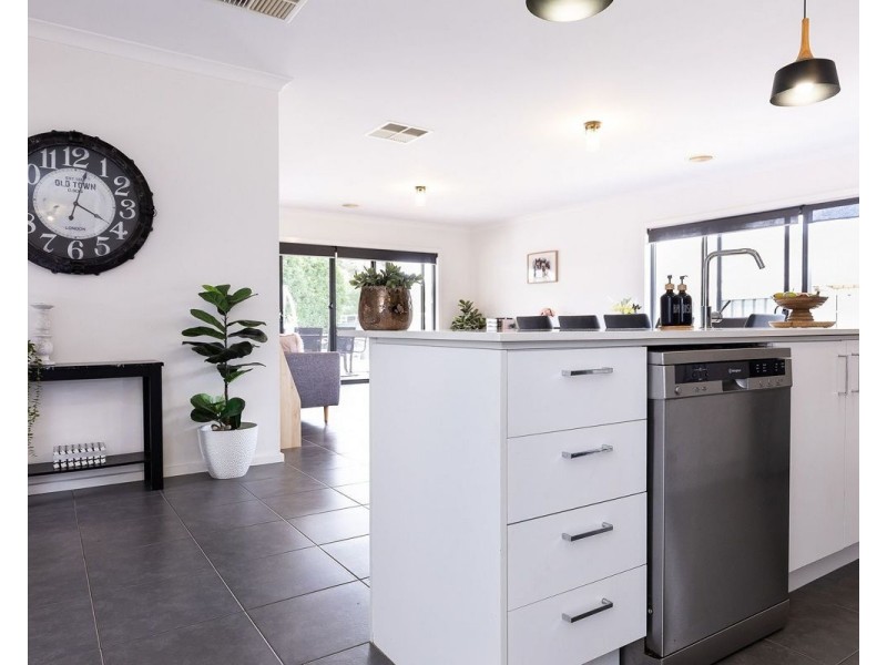 577 Chant St, Lavington NSW 2641