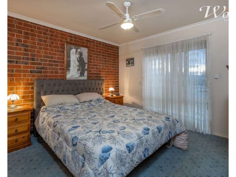 2/42 Jackling Dr, Lavington NSW 2641