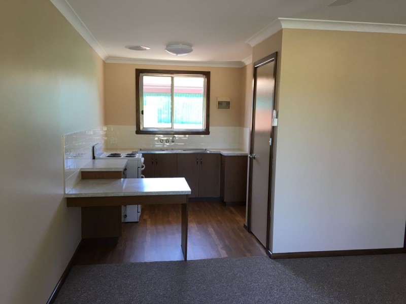 2/525 Kaitlers Road, Lavington NSW 2641