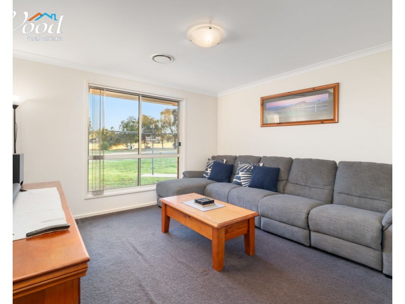 181 Alexandra Way, Table Top NSW 2640