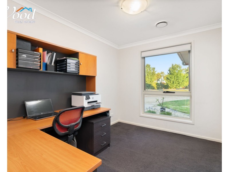 181 Alexandra Way, Table Top NSW 2640