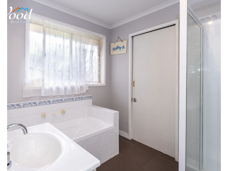 249 Desmond St, Lavington NSW 2641