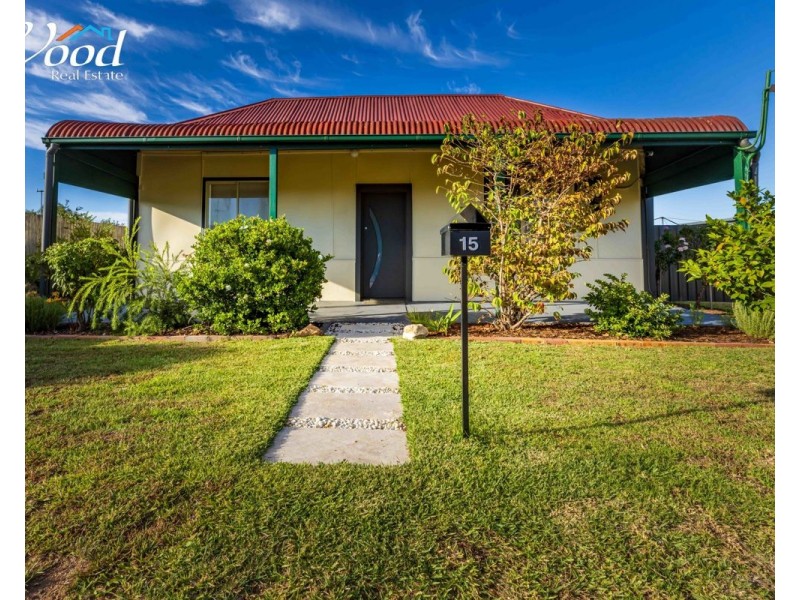 15 Day St, Henty NSW 2658