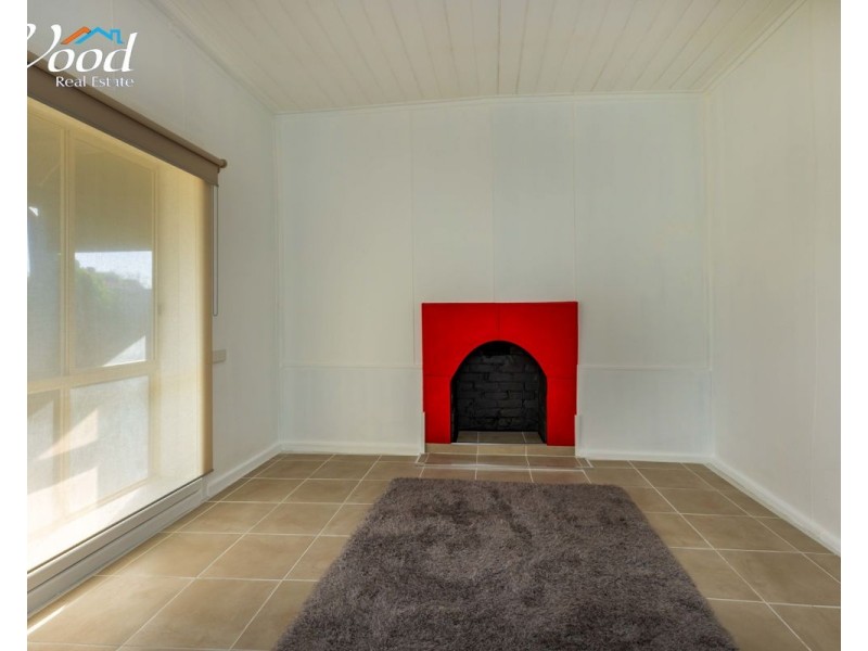 15 Day St, Henty NSW 2658