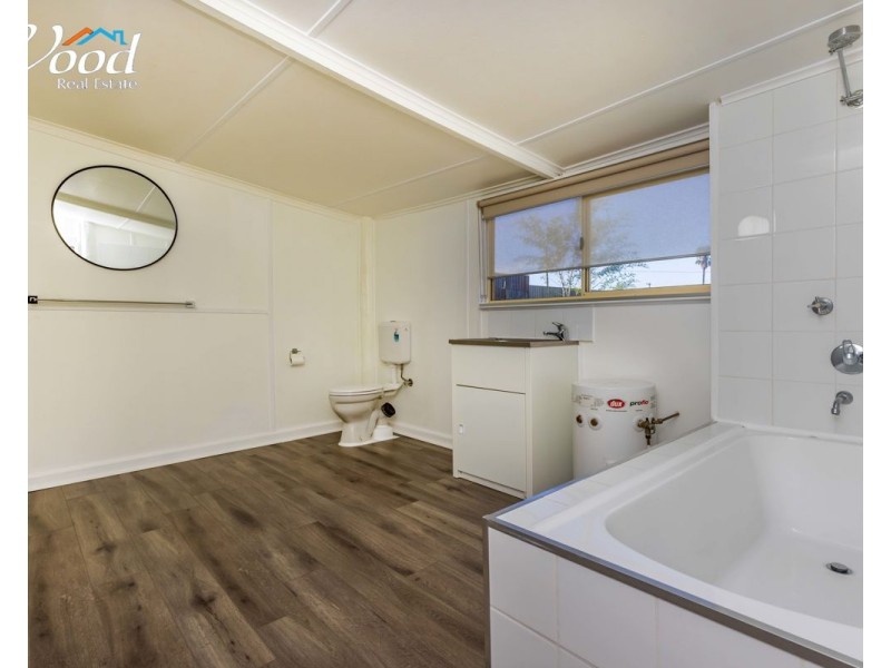 15 Day St, Henty NSW 2658