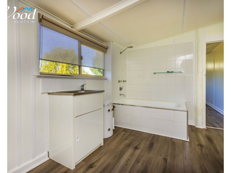 15 Day St, Henty NSW 2658