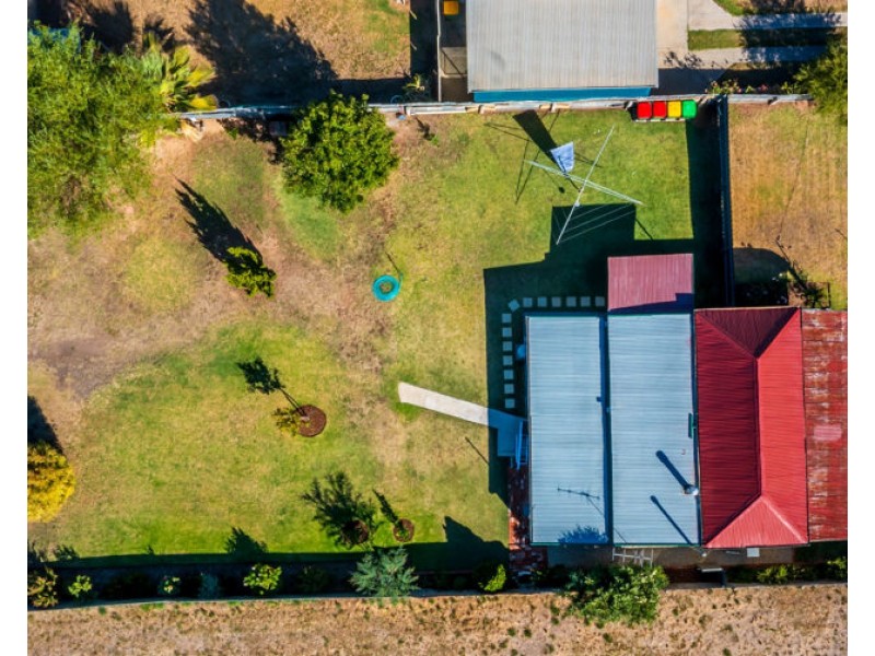 15 Day St, Henty NSW 2658