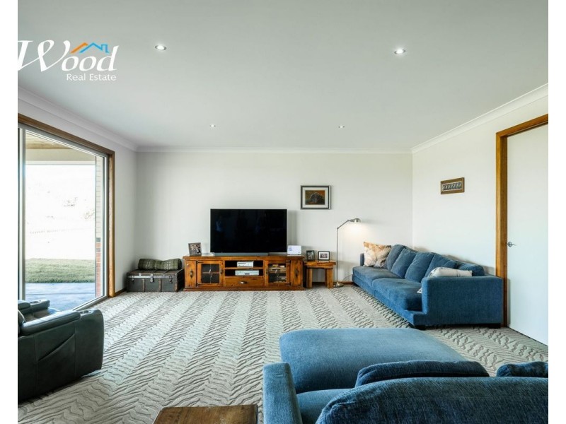 25 Alexandra Way, Table Top NSW 2640