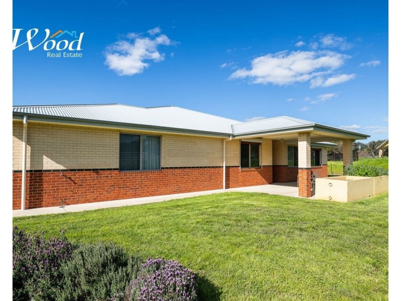 25 Alexandra Way, Table Top NSW 2640