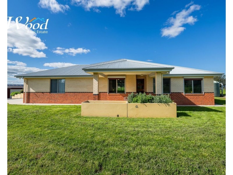 25 Alexandra Way, Table Top NSW 2640