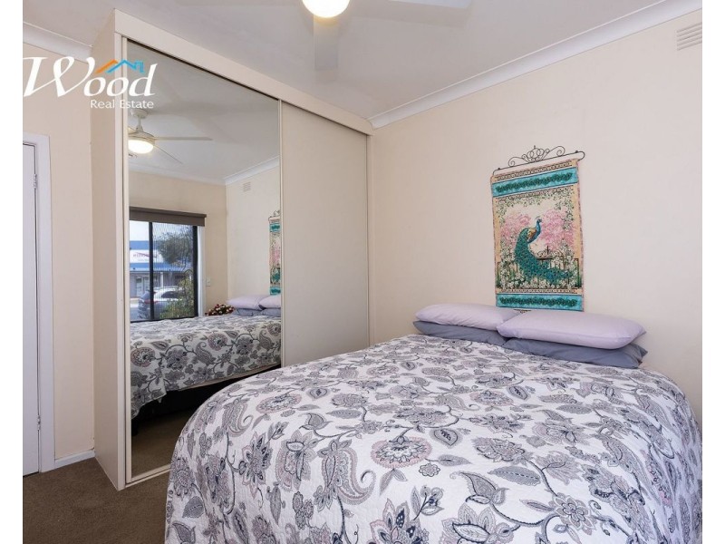 385 Griffith Rd, Lavington NSW 2641
