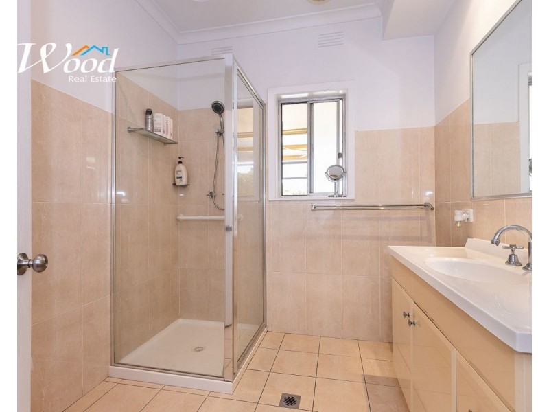 385 Griffith Rd, Lavington NSW 2641