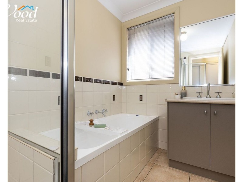 4 Guthega Crt, Thurgoona NSW 2640