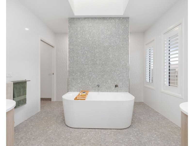 12 Rodeo Dr, Thurgoona NSW 2640