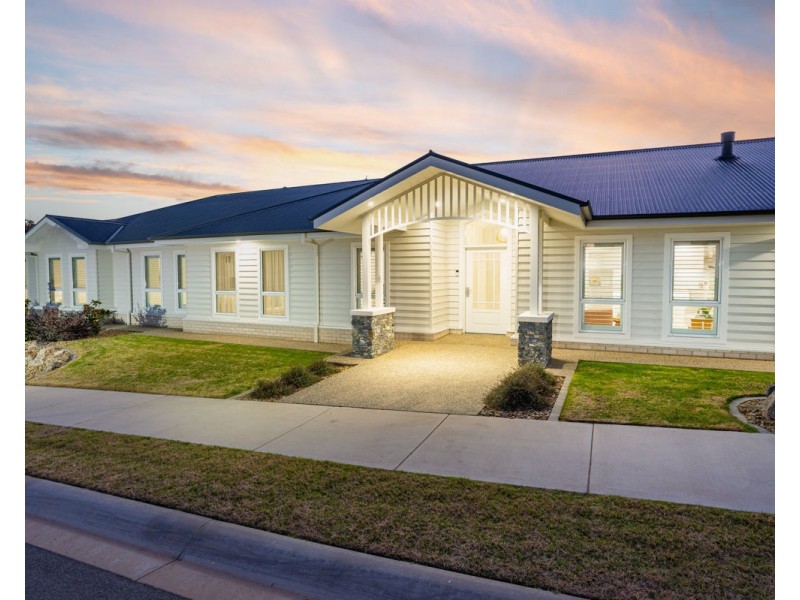 12 Rodeo Dr, Thurgoona NSW 2640