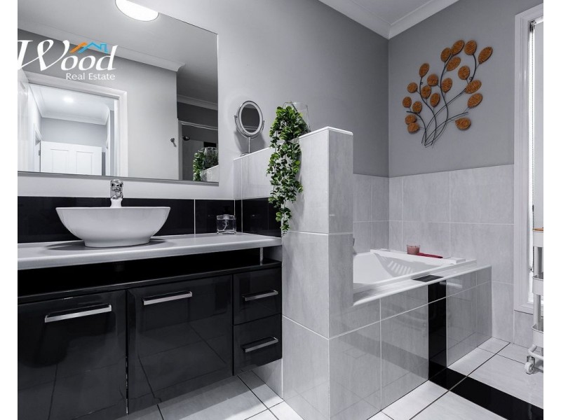 49 Whitebox Circ, Thurgoona NSW 2640