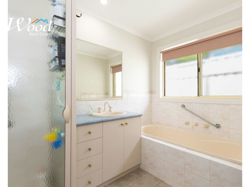 33 Honeysuckle St, Thurgoona NSW 2640