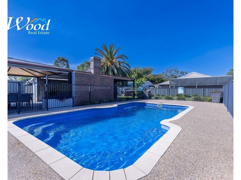 52 Hammer St,, Howlong NSW 2643