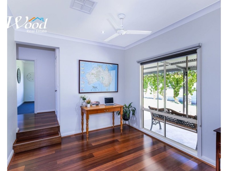 52 Hammer St,, Howlong NSW 2643