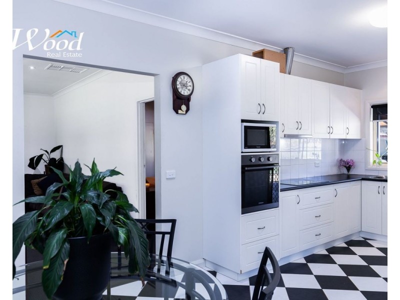 52 Hammer St,, Howlong NSW 2643