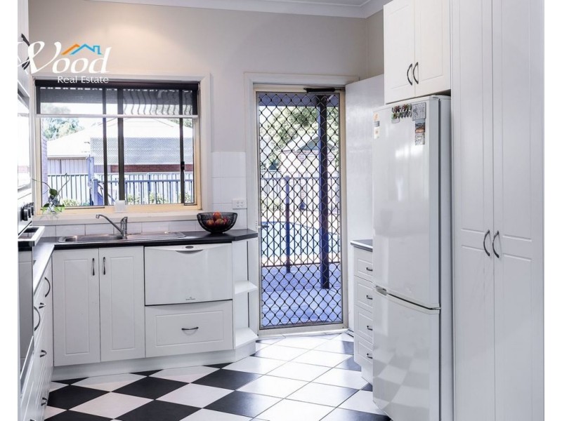 52 Hammer St,, Howlong NSW 2643