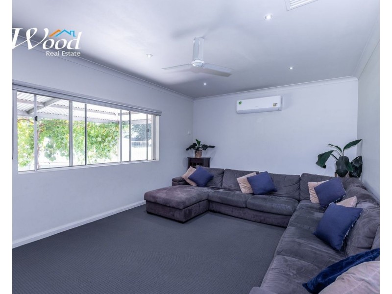 52 Hammer St,, Howlong NSW 2643