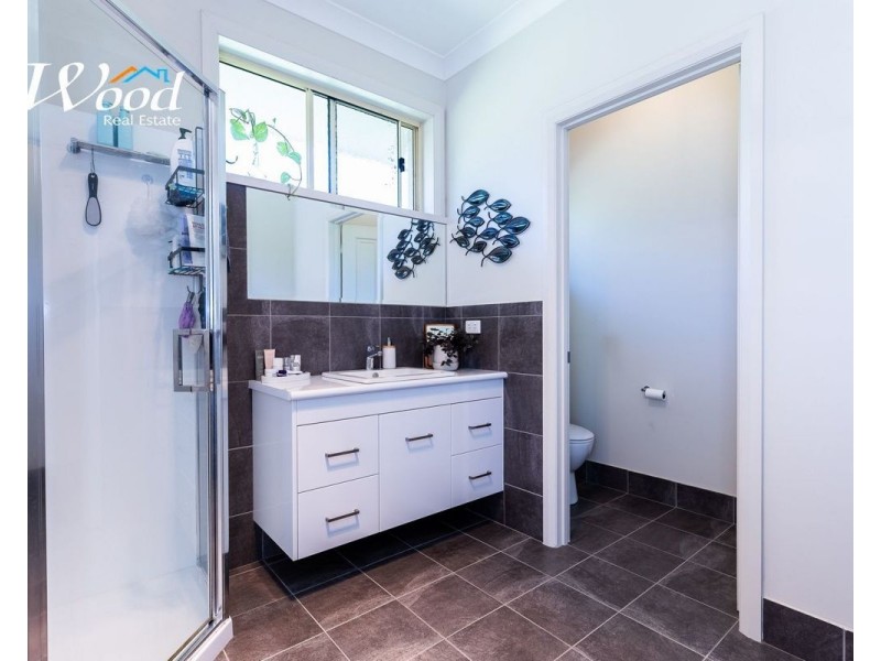 52 Hammer St,, Howlong NSW 2643