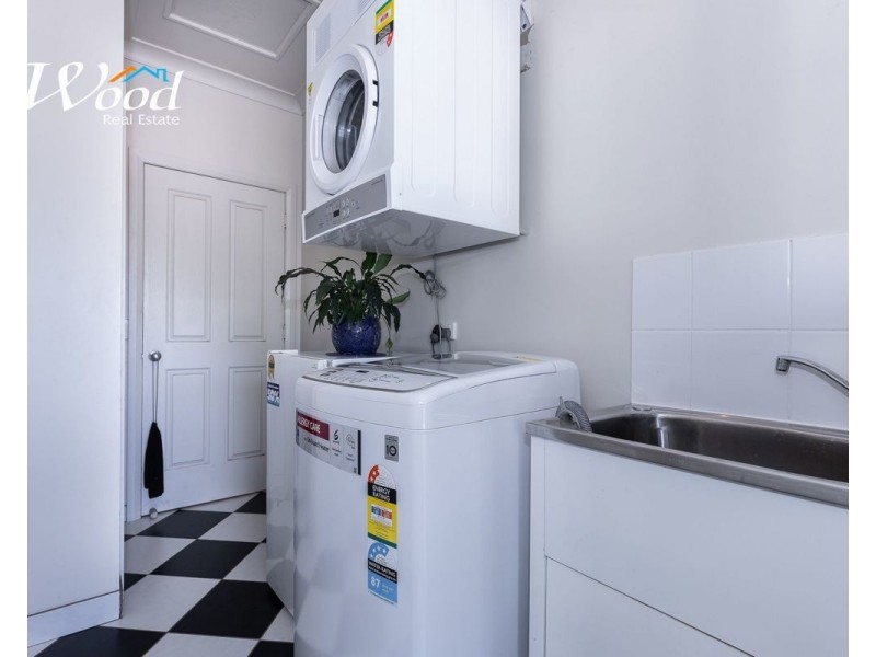 52 Hammer St,, Howlong NSW 2643