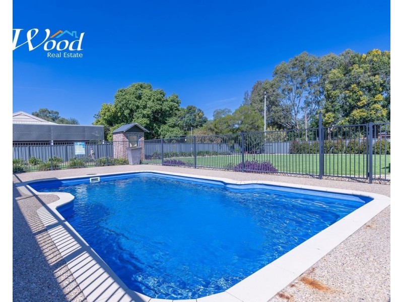 52 Hammer St,, Howlong NSW 2643