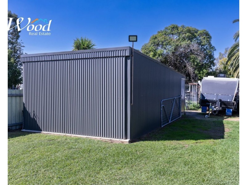 52 Hammer St,, Howlong NSW 2643