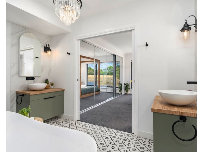 39 Hargraves Rd, Thurgoona NSW 2640