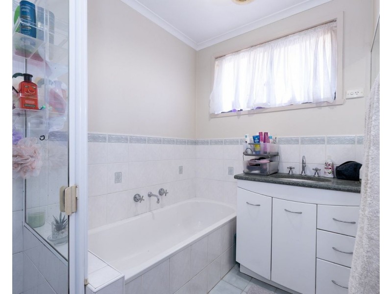 419 Kaitlers Rd, Lavington NSW 2641