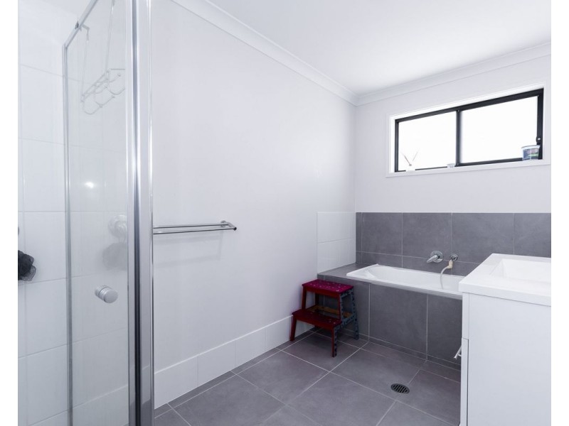 20 Royce Cres, Lavington NSW 2641