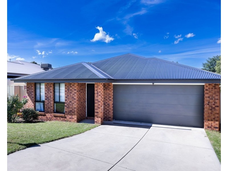 20 Royce Cres, Lavington NSW 2641