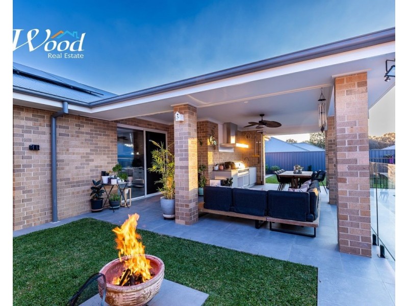 14 Yorkshire Rd, Thurgoona NSW 2640