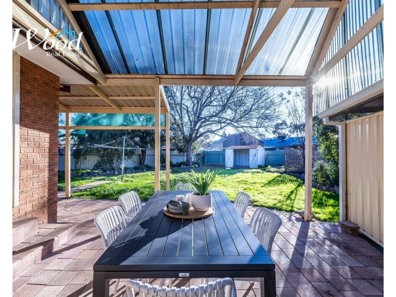 15 Candlebark Crt, Thurgoona NSW 2640