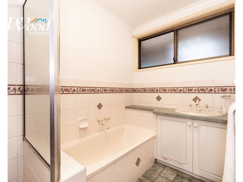 360 Sandrina Dr, Lavington NSW 2641