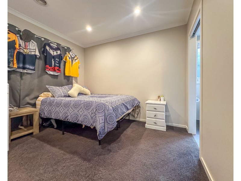 15 Curley Crt, Thurgoona NSW 2640