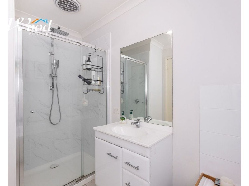 358 Cambourne St, Lavington NSW 2641