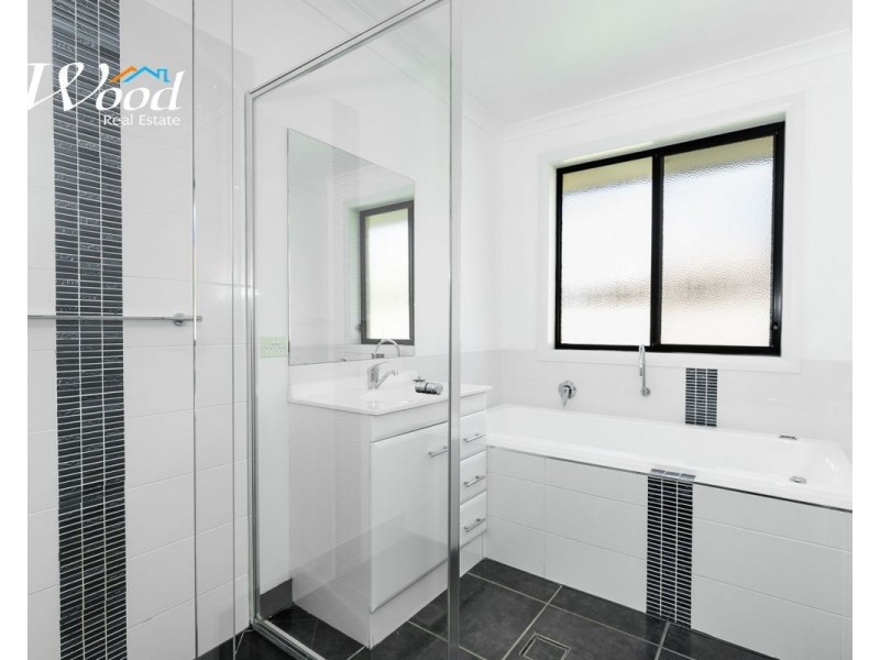 76 Greta Dr, Hamilton Valley NSW 2641