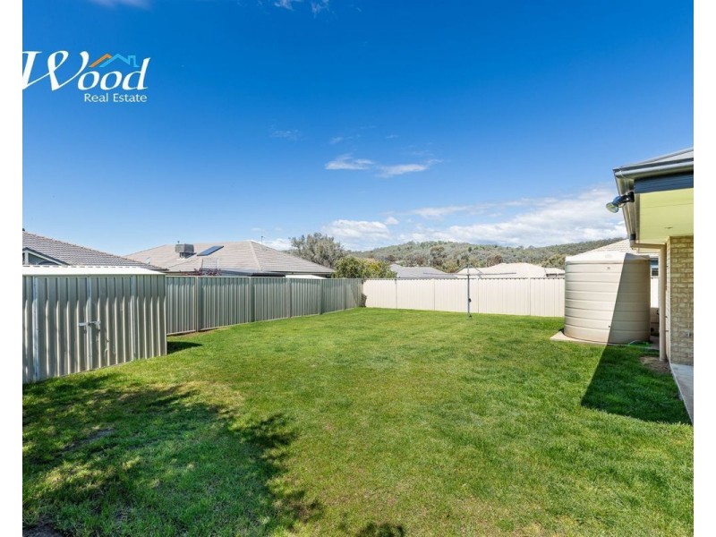76 Greta Dr, Hamilton Valley NSW 2641