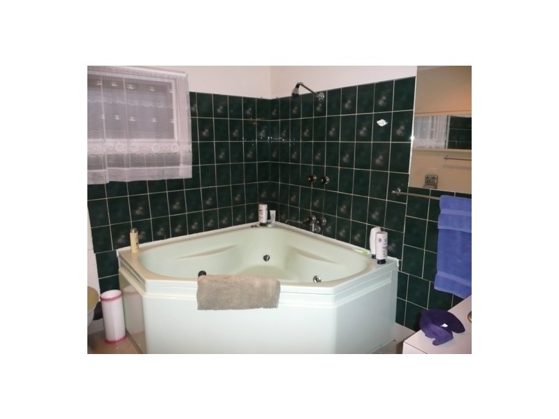 432 Parkview Crescent, Lavington NSW 2641