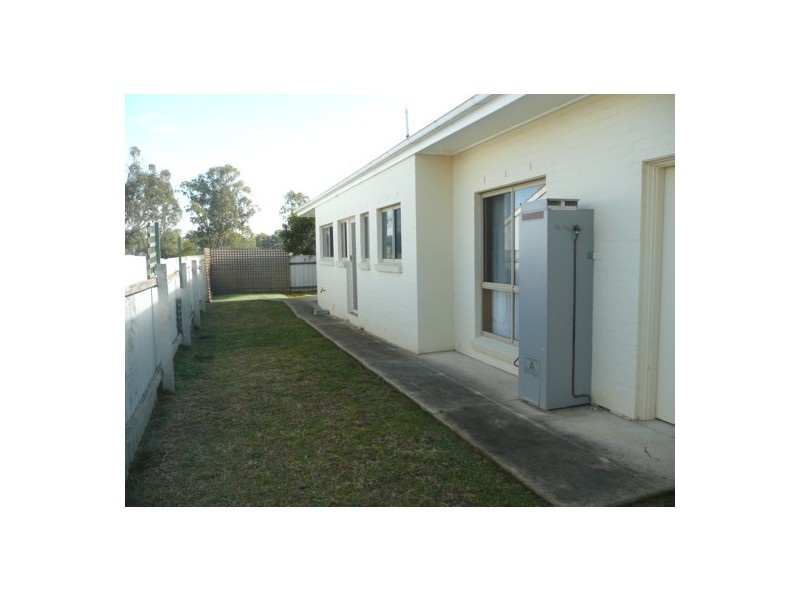 1/577 Webb St, Lavington NSW 2641