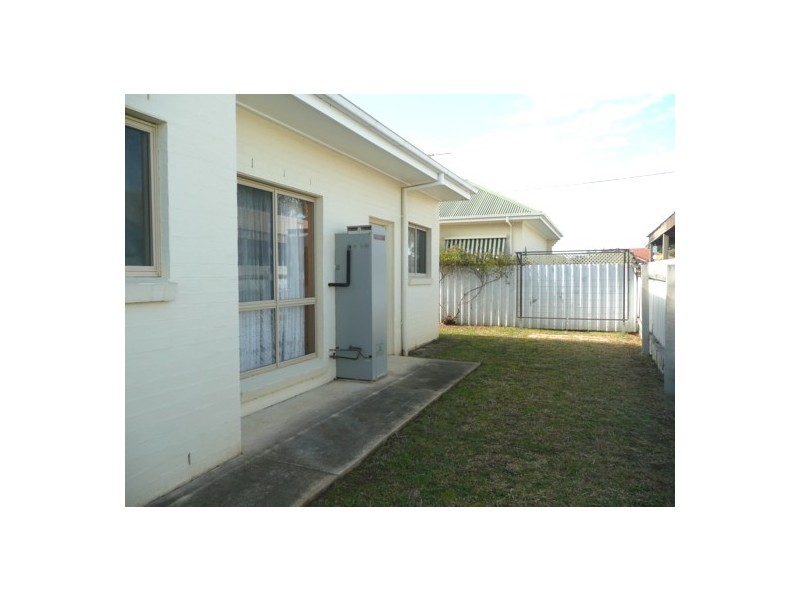 1/577 Webb St, Lavington NSW 2641