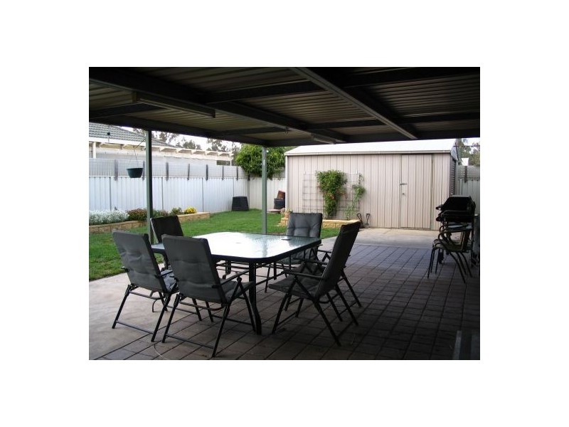 504 Webb St, Lavington NSW 2641