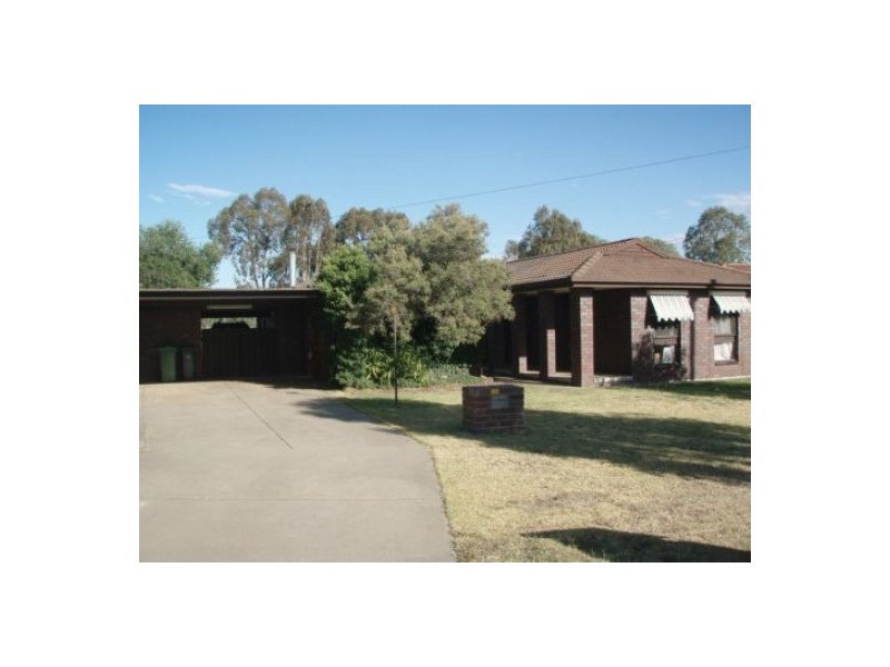 562 Iluka Cres, Lavington NSW 2641