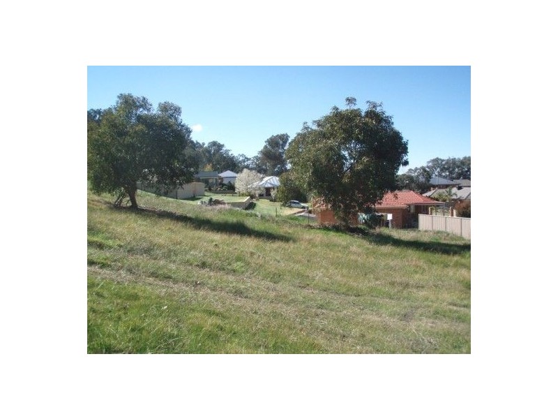 72  Bartholomew St, Lavington NSW 2641