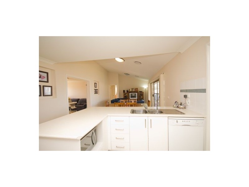 16 Squirrel Glider Drive, Thurgoona NSW 2640