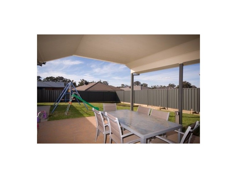 16 Squirrel Glider Drive, Thurgoona NSW 2640